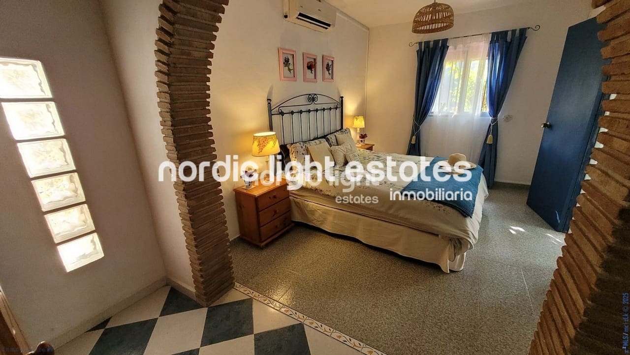 1 makuuhuone Maalaistalo myytävänä paikassa Nerja mukana uima-altaan 
autotalli - 290 000 € (Ref: 9076932)