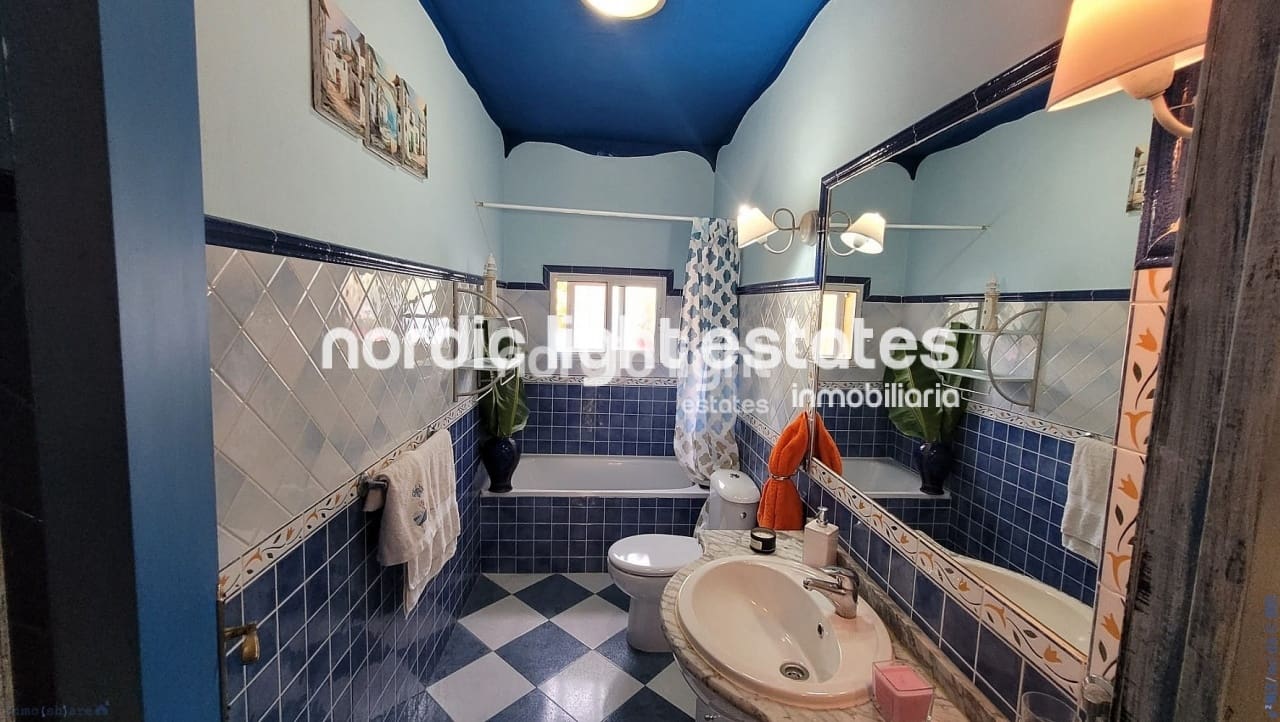 1 makuuhuone Maalaistalo myytävänä paikassa Nerja mukana uima-altaan 
autotalli - 290 000 € (Ref: 9076932)