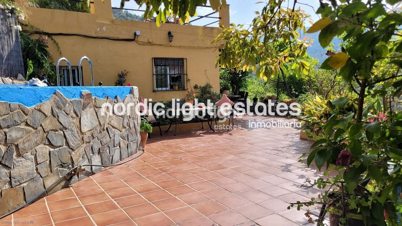 1 makuuhuone Maalaistalo myytävänä paikassa Nerja mukana uima-altaan 
autotalli - 290 000 € (Ref: 9076932)