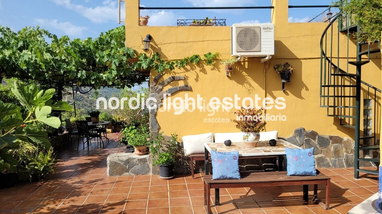 1 makuuhuone Maalaistalo myytävänä paikassa Nerja mukana uima-altaan 
autotalli - 290 000 € (Ref: 9076932)