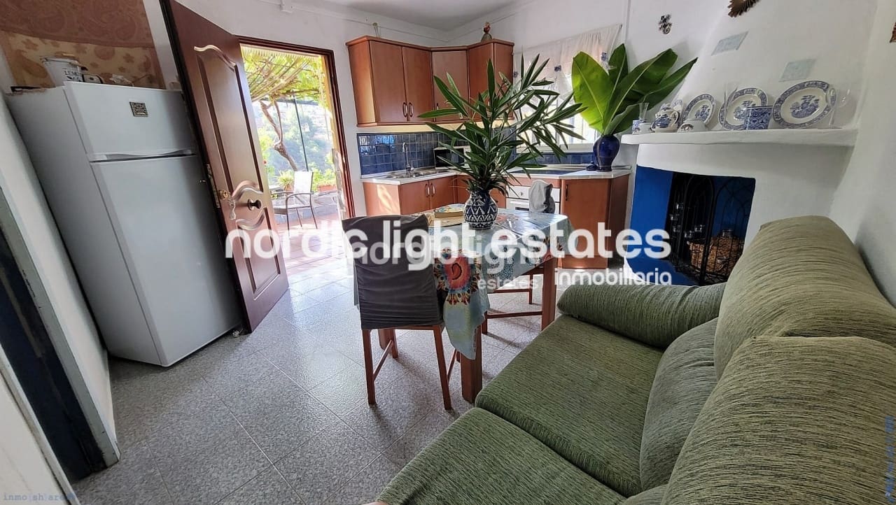 1 makuuhuone Maalaistalo myytävänä paikassa Nerja mukana uima-altaan 
autotalli - 290 000 € (Ref: 9076932)