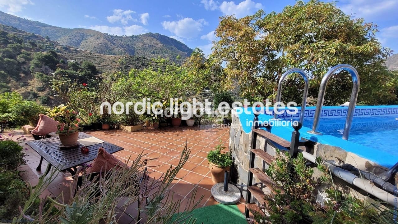 1 makuuhuone Maalaistalo myytävänä paikassa Nerja mukana uima-altaan 
autotalli - 290 000 € (Ref: 9076932)