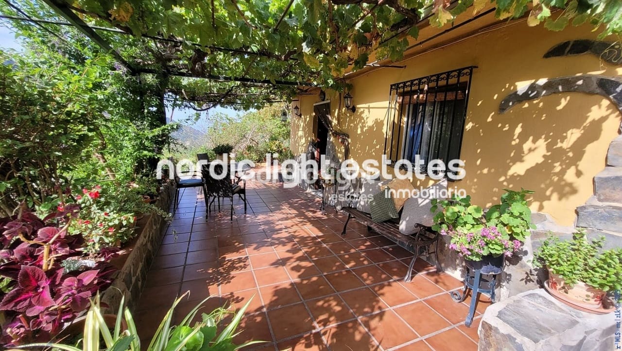 1 makuuhuone Maalaistalo myytävänä paikassa Nerja mukana uima-altaan 
autotalli - 290 000 € (Ref: 9076932)