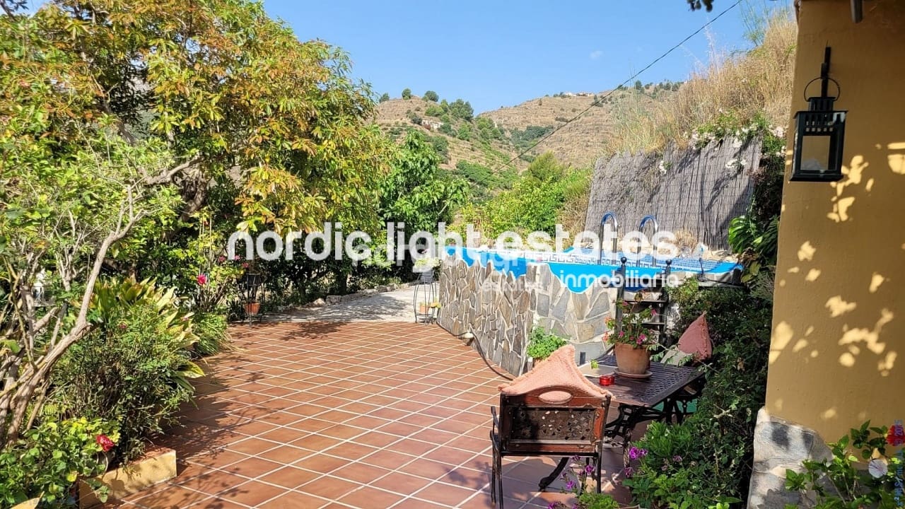 1 makuuhuone Maalaistalo myytävänä paikassa Nerja mukana uima-altaan 
autotalli - 290 000 € (Ref: 9076932)