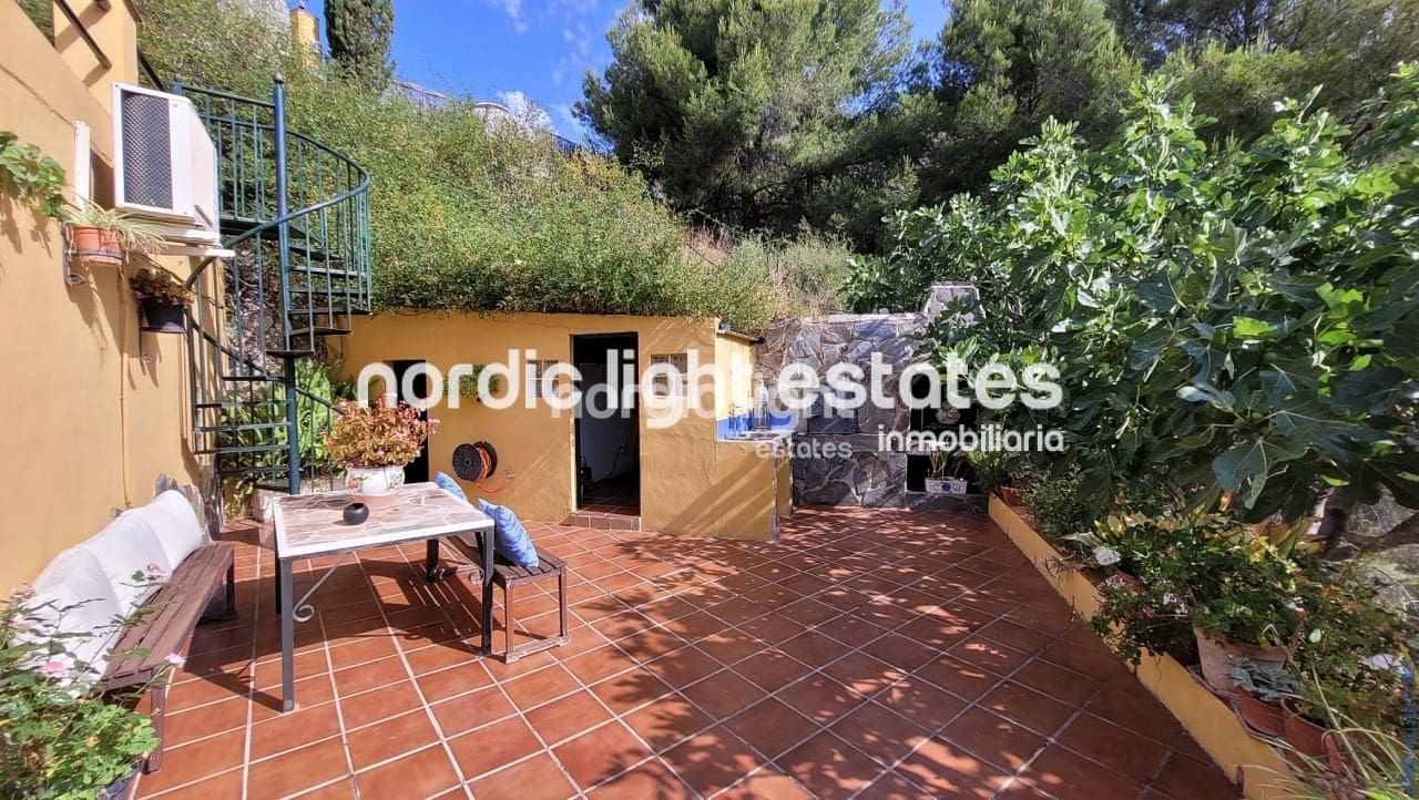 1 makuuhuone Maalaistalo myytävänä paikassa Nerja mukana uima-altaan 
autotalli - 290 000 € (Ref: 9076932)