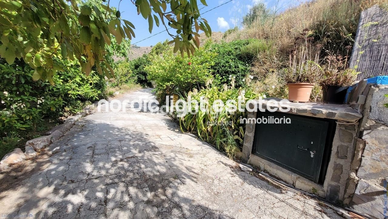 1 makuuhuone Maalaistalo myytävänä paikassa Nerja mukana uima-altaan 
autotalli - 290 000 € (Ref: 9076932)