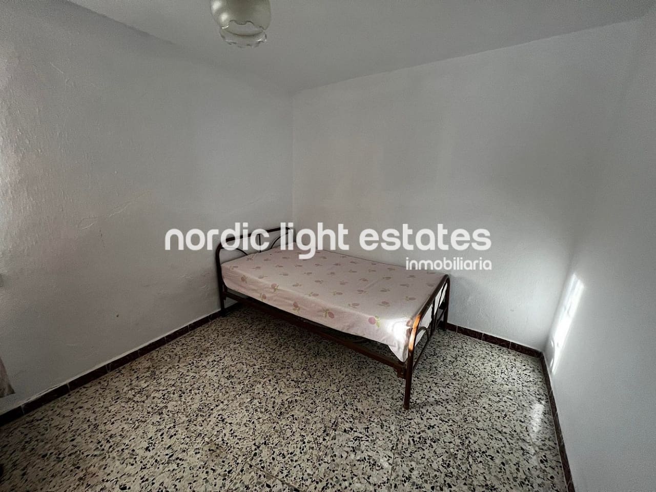 4 soveværelse Semi-Rækkehus til salg i Torrox - € 160.000 (Ref: 9127165)