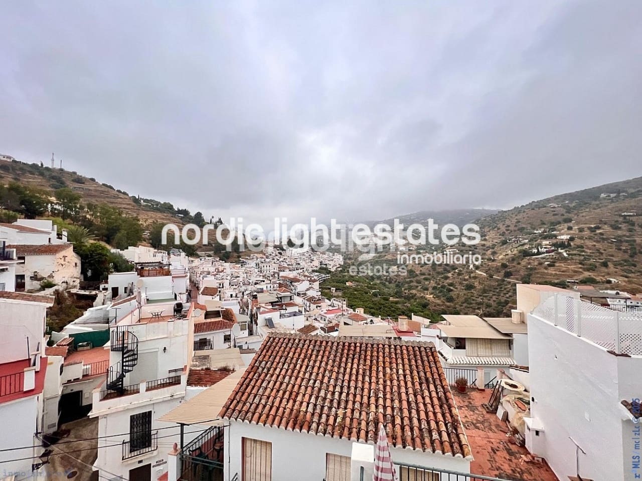 2 soveværelse Semi-Rækkehus til salg i Torrox - € 127.000 (Ref: 9127351)