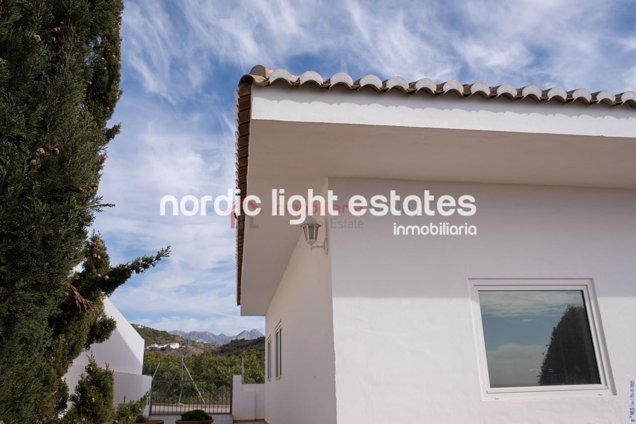 3 soverom Villa til salgs i Torrox-Costa med garasje - € 675 000 (Ref: 9127353)