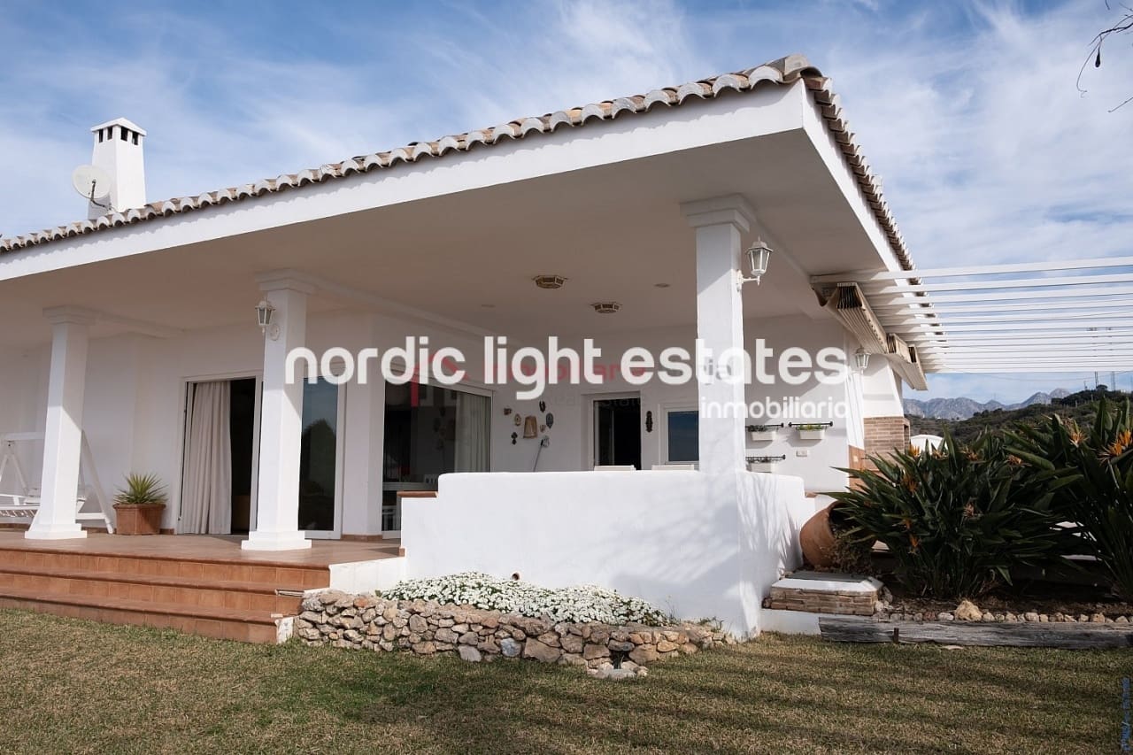 3 soverom Villa til salgs i Torrox-Costa med garasje - € 675 000 (Ref: 9127353)