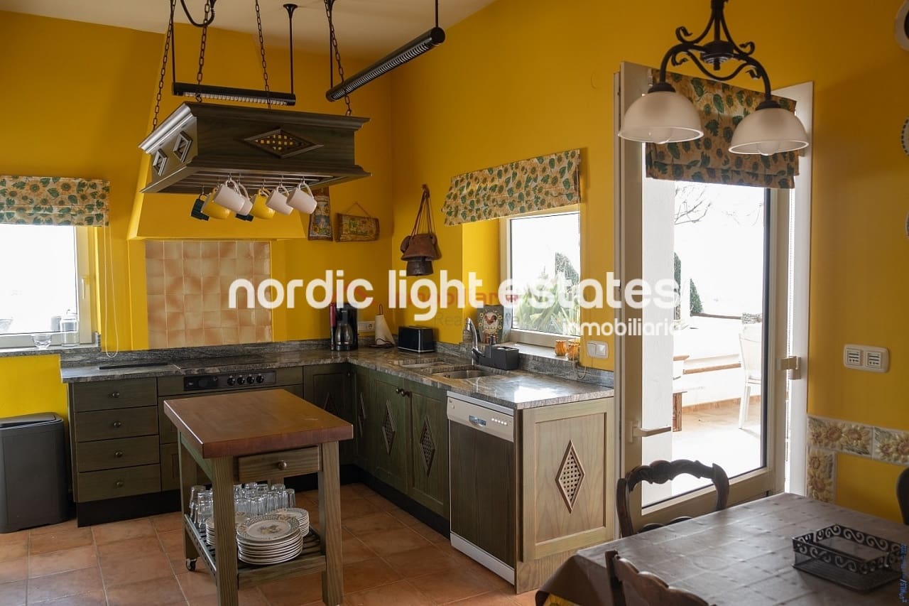 3 soverom Villa til salgs i Torrox-Costa med garasje - € 675 000 (Ref: 9127353)