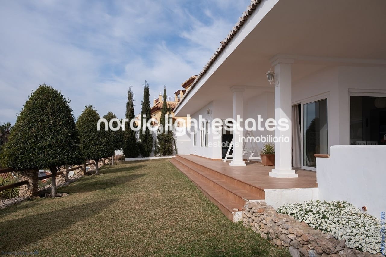 3 soverom Villa til salgs i Torrox-Costa med garasje - € 675 000 (Ref: 9127353)