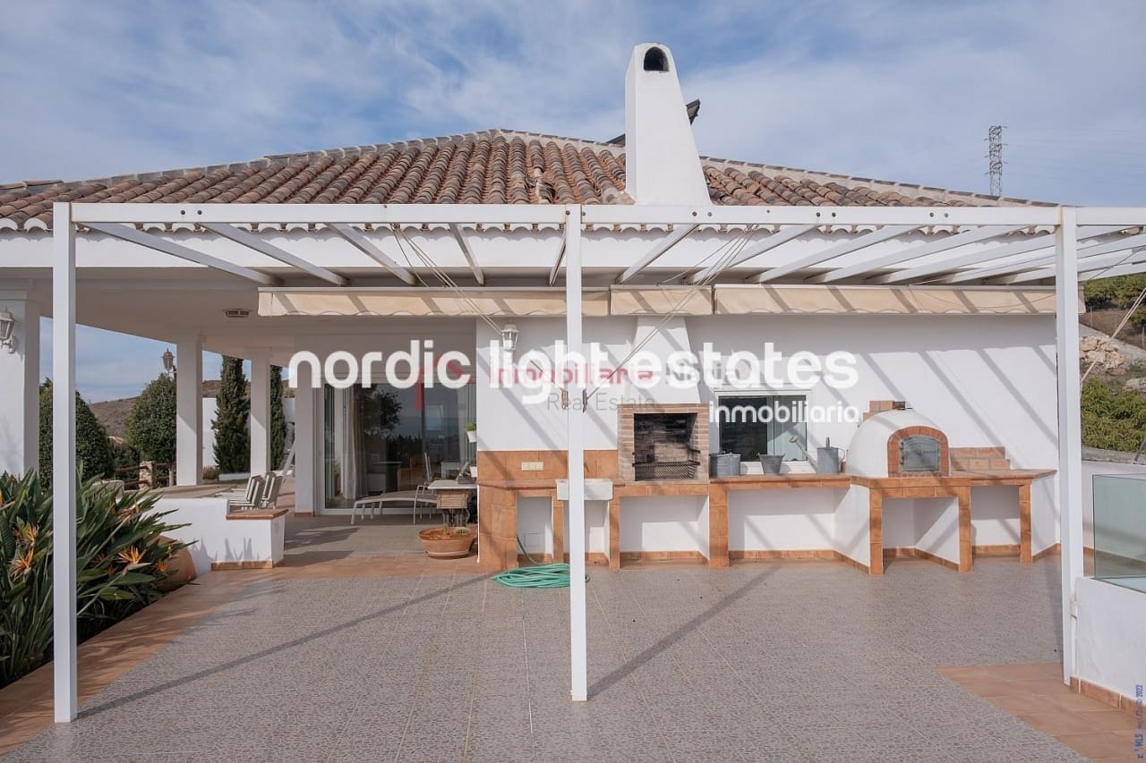 3 soverom Villa til salgs i Torrox-Costa med garasje - € 675 000 (Ref: 9127353)