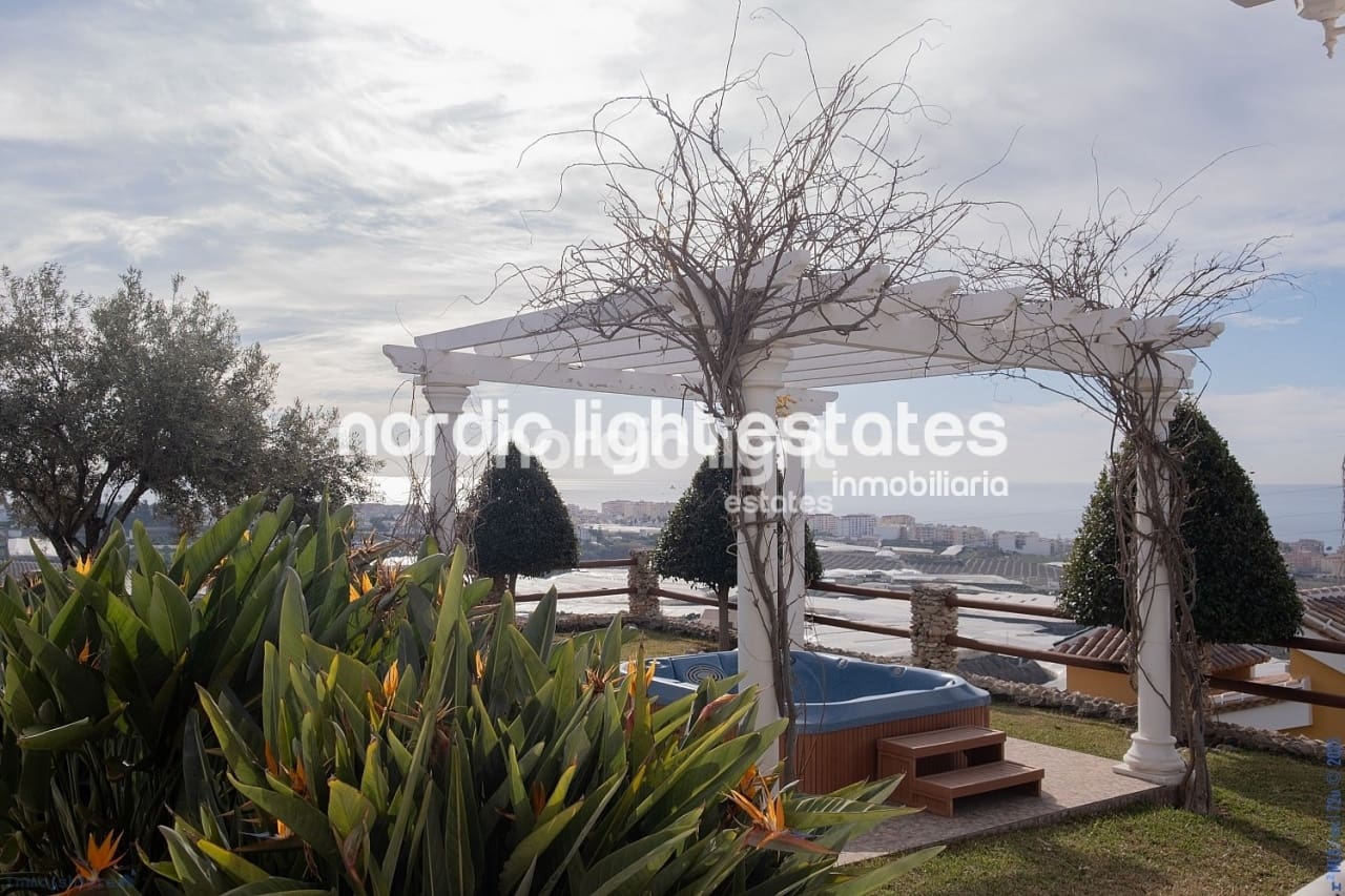 3 soverom Villa til salgs i Torrox-Costa med garasje - € 675 000 (Ref: 9127353)