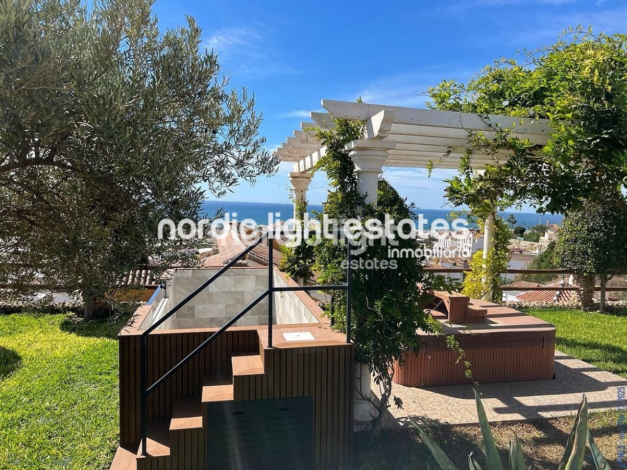 3 soverom Villa til salgs i Torrox-Costa med garasje - € 675 000 (Ref: 9127353)