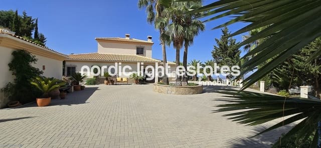 3 sovrum Villa till salu i Sayalonga med pool garage - 698 000 € (Ref: 9131651)