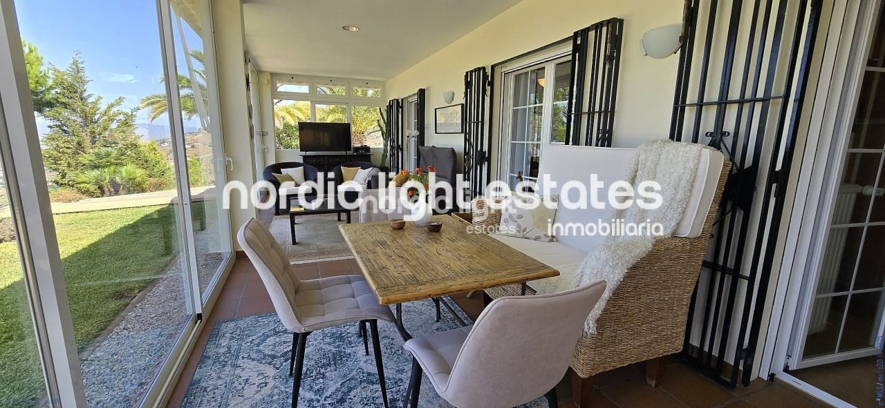 3 soveværelse Villa til salg i Sayalonga med swimmingpool garage - € 698.000 (Ref: 9131651)