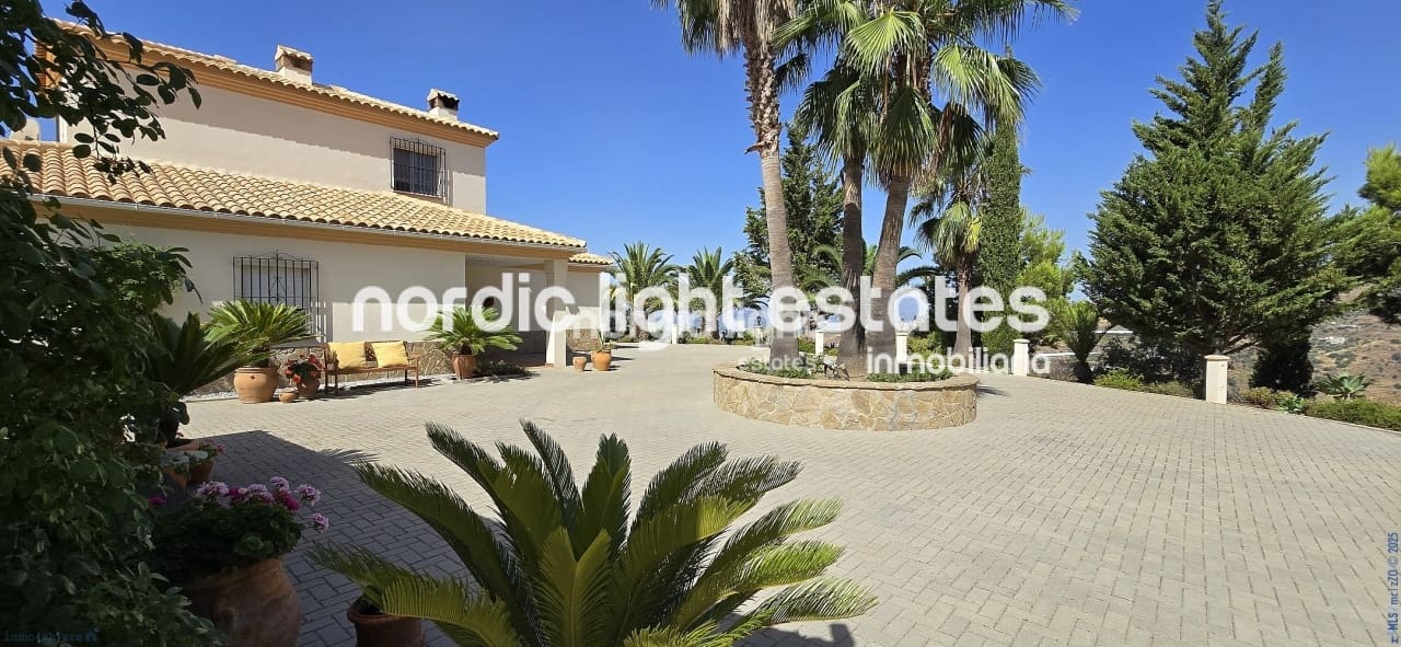 3 soveværelse Villa til salg i Sayalonga med swimmingpool garage - € 698.000 (Ref: 9131651)