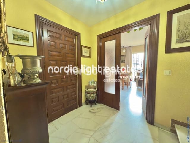 7 soverom Villa til salgs i Torre del Mar, Vélez-Málaga med svømmebasseng garasje - € 725 000 (Ref: 9146188)