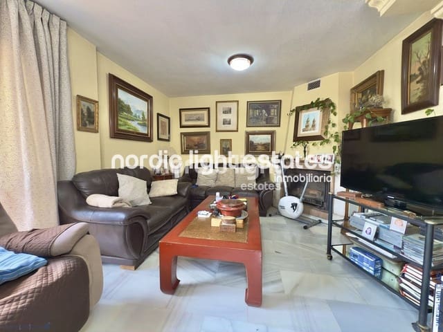 7 soverom Villa til salgs i Torre del Mar, Vélez-Málaga med svømmebasseng garasje - € 725 000 (Ref: 9146188)