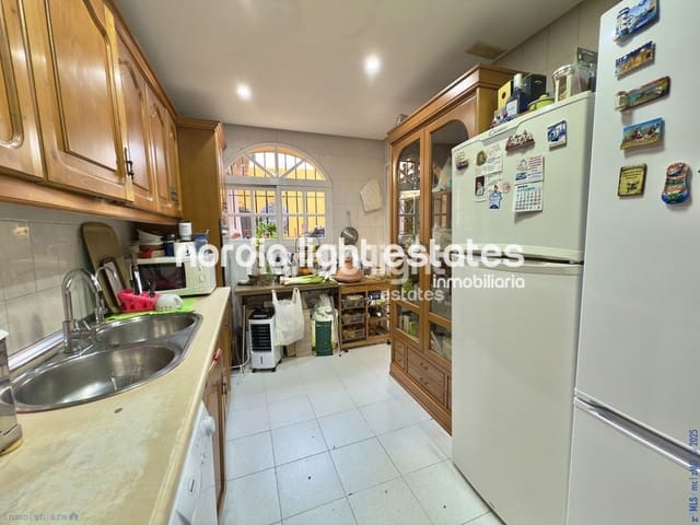 7 soverom Villa til salgs i Torre del Mar, Vélez-Málaga med svømmebasseng garasje - € 725 000 (Ref: 9146188)