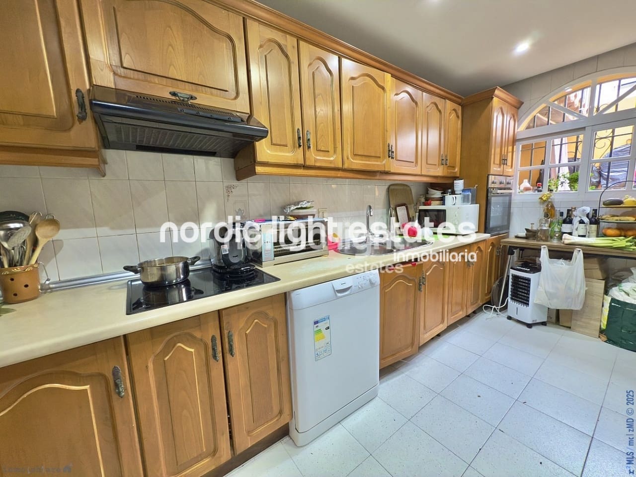 7 soveværelse Villa til salg i Torre del Mar med swimmingpool garage - € 725.000 (Ref: 9146188)