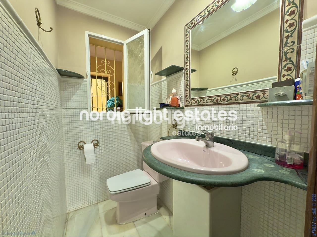 7 soveværelse Villa til salg i Torre del Mar med swimmingpool garage - € 725.000 (Ref: 9146188)