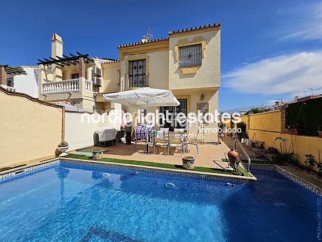 7 soverom Villa til salgs i Torre del Mar, Vélez-Málaga med svømmebasseng garasje - € 725 000 (Ref: 9146188)