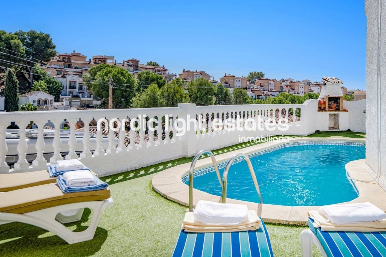 Villa/Maison de 4 chambres à louer à Nerja avec piscine - 1 850 € (Ref: 9158684)