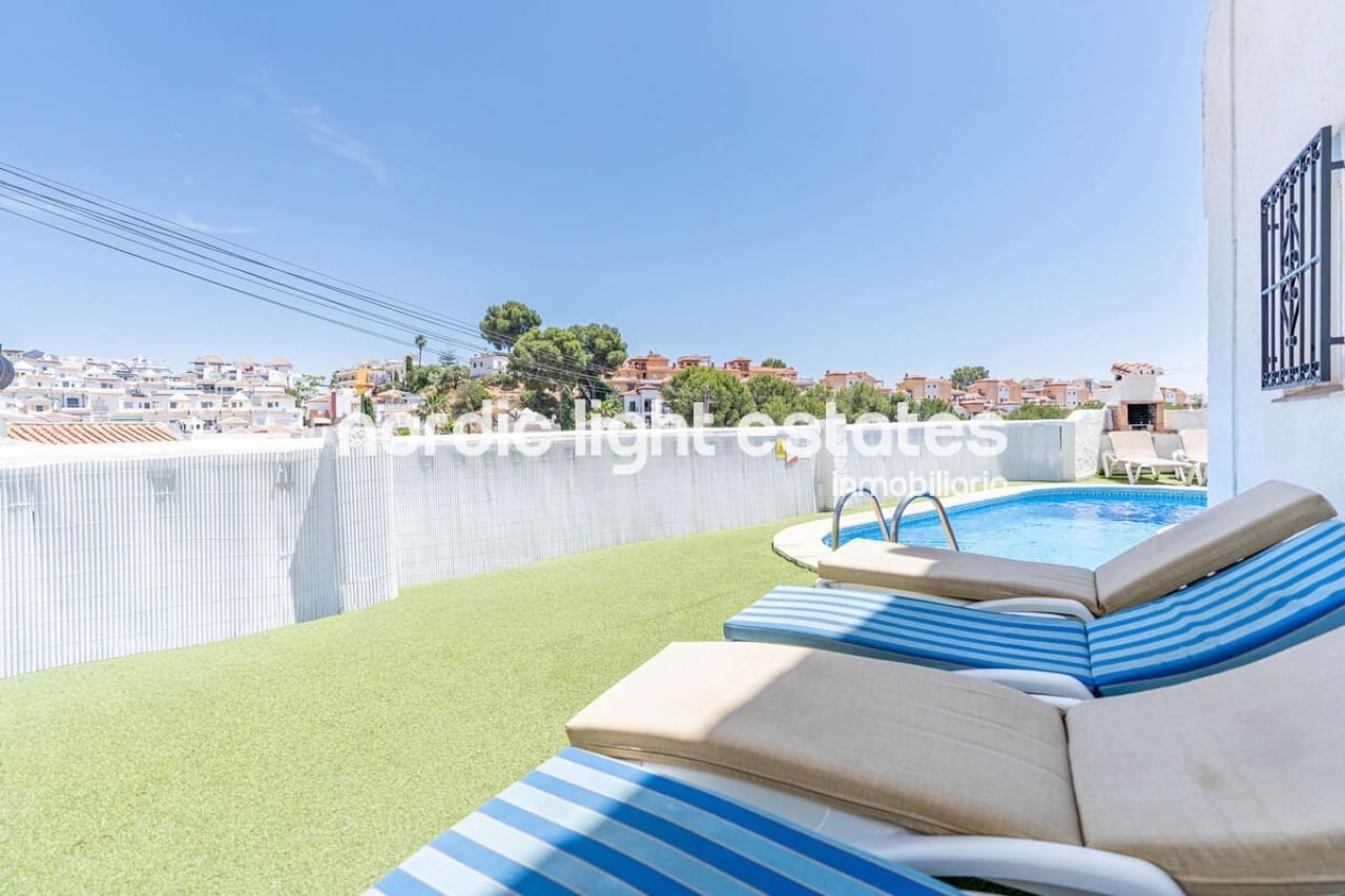 Villa/Maison de 4 chambres à louer à Nerja avec piscine - 1 850 € (Ref: 9158684)