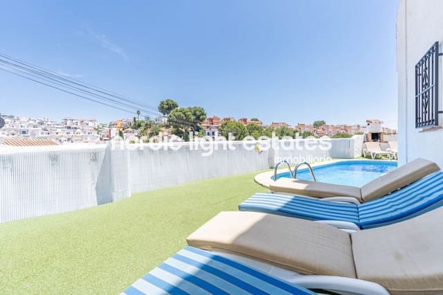 Villa/Maison de 4 chambres à louer à Burriana, Nerja avec piscine - 1 850 € (Ref: 9158684)