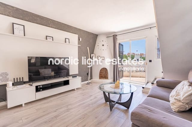 Villa/Maison de 4 chambres à louer à Burriana, Nerja avec piscine - 1 850 € (Ref: 9158684)