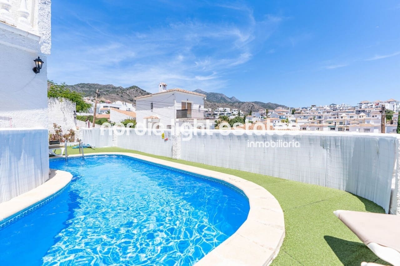 Villa/Maison de 4 chambres à louer à Nerja avec piscine - 1 850 € (Ref: 9158684)