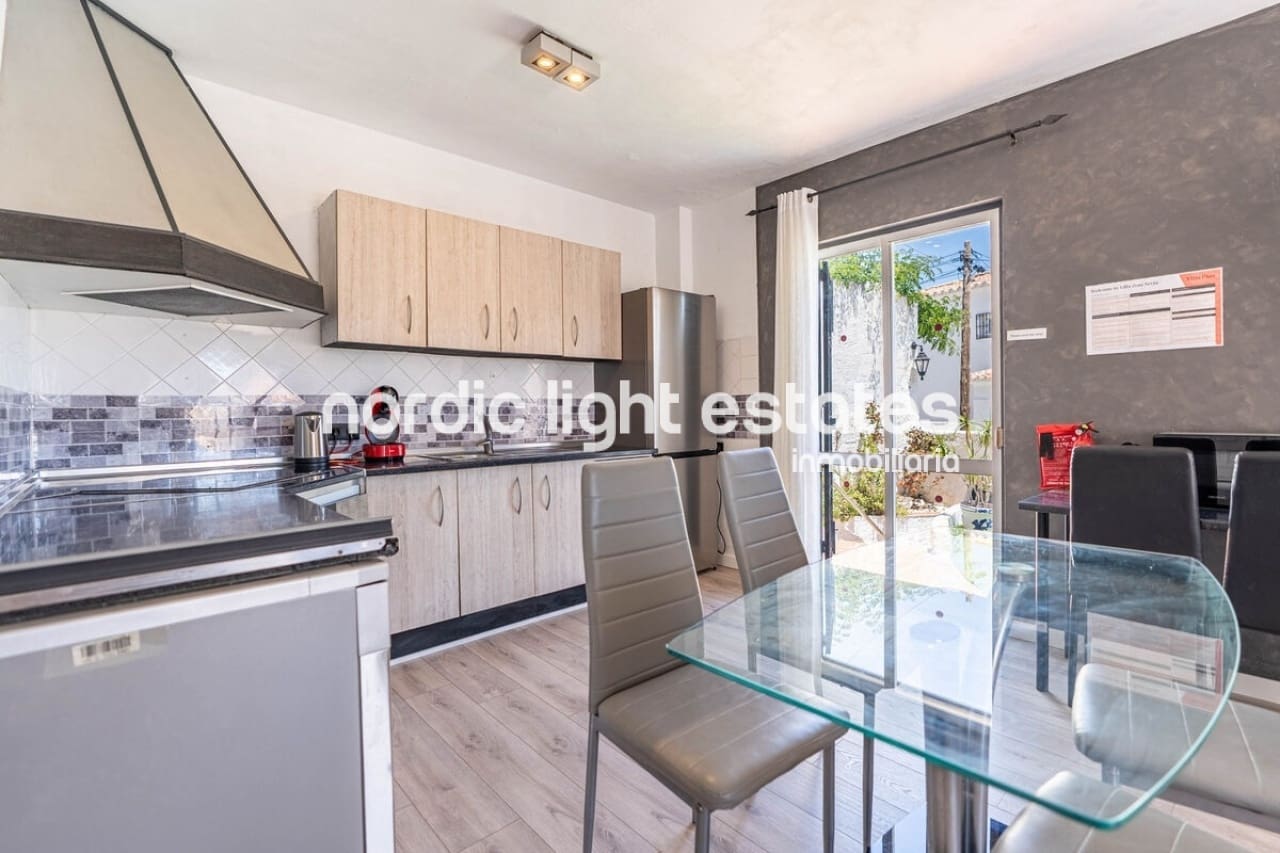 Villa/Maison de 4 chambres à louer à Nerja avec piscine - 1 850 € (Ref: 9158684)