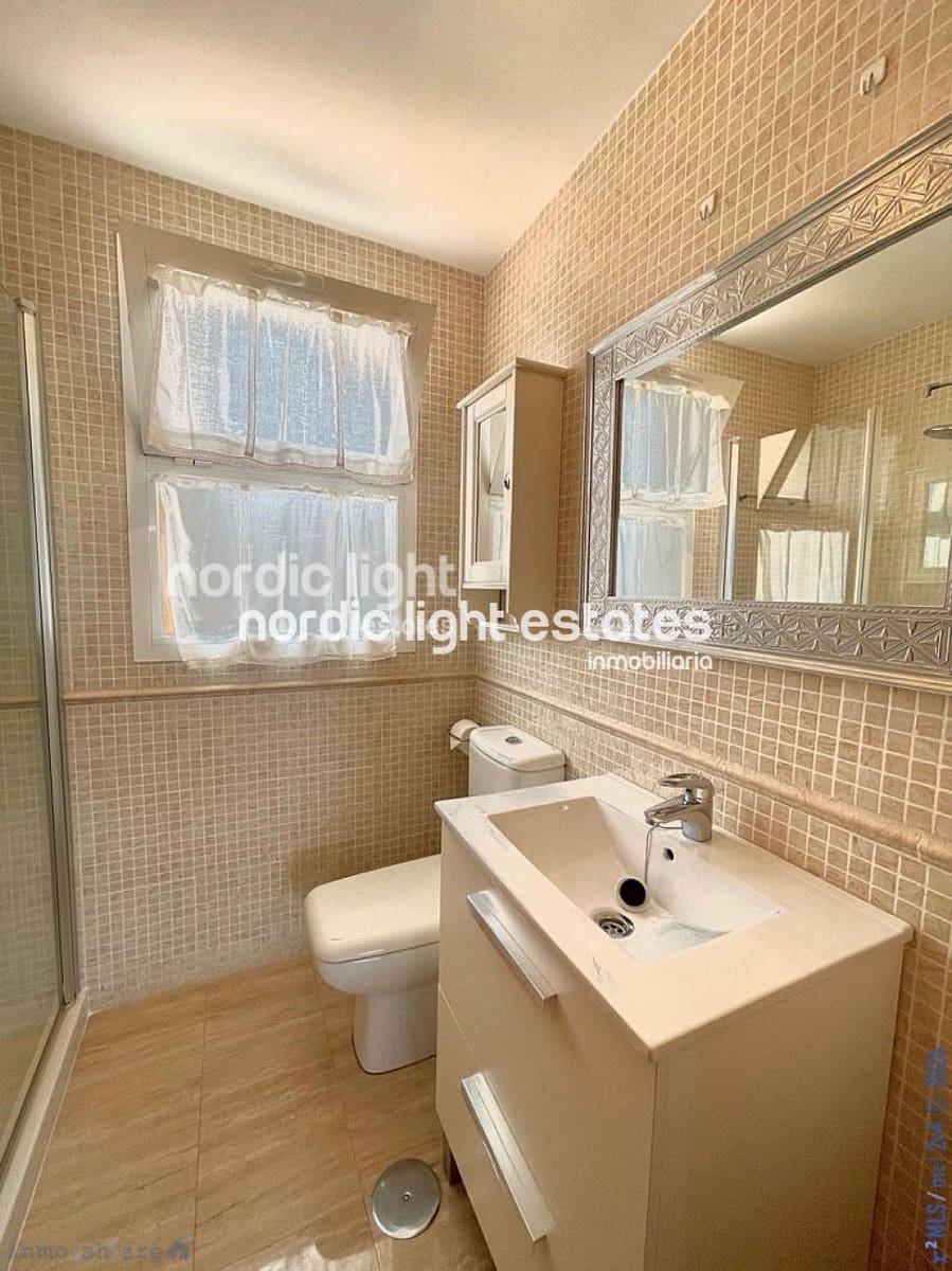 2 sovrum Takvåning till salu i Caleta de Velez med pool garage - 475 000 € (Ref: 9162713)