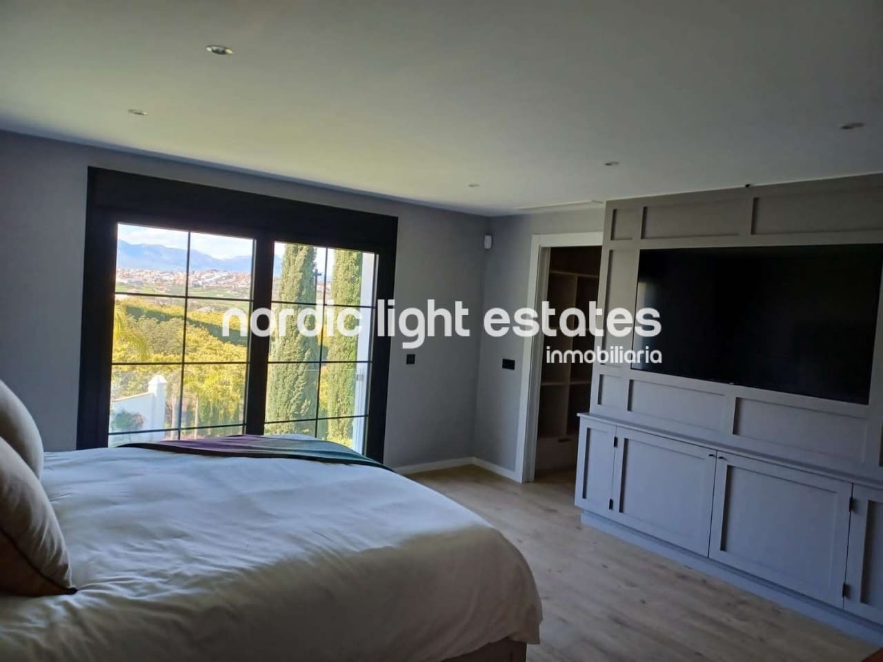 6 soveværelse Villa til salg i Coin med swimmingpool garage - € 2.875.000 (Ref: 9172259)