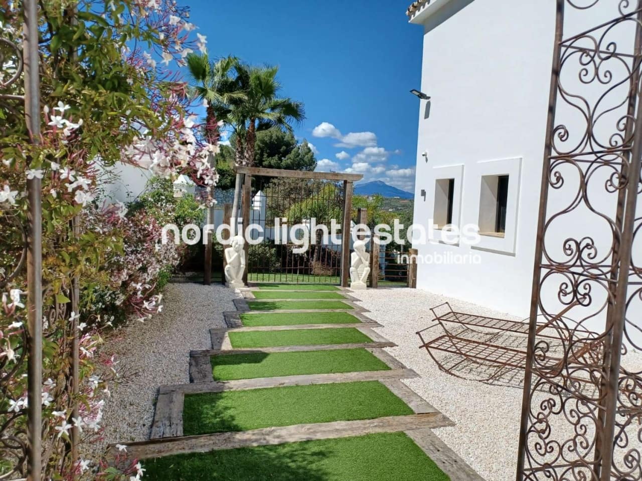 6 soveværelse Villa til salg i Coin med swimmingpool garage - € 2.875.000 (Ref: 9172259)