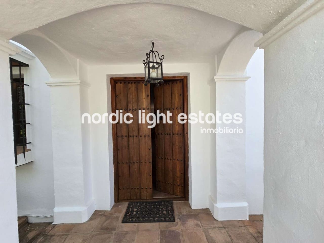 7 sypialnia Willa na sprzedaż w Torrox z basenem garażem - 880 000 € (Ref: 9175323)