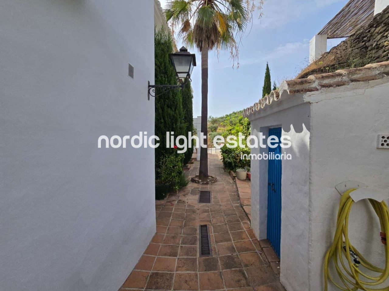 7 sypialnia Willa na sprzedaż w Torrox z basenem garażem - 880 000 € (Ref: 9175323)