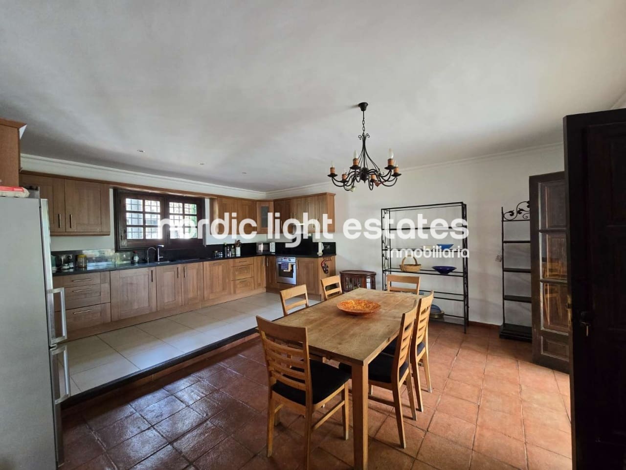 7 sypialnia Willa na sprzedaż w Torrox z basenem garażem - 880 000 € (Ref: 9175323)