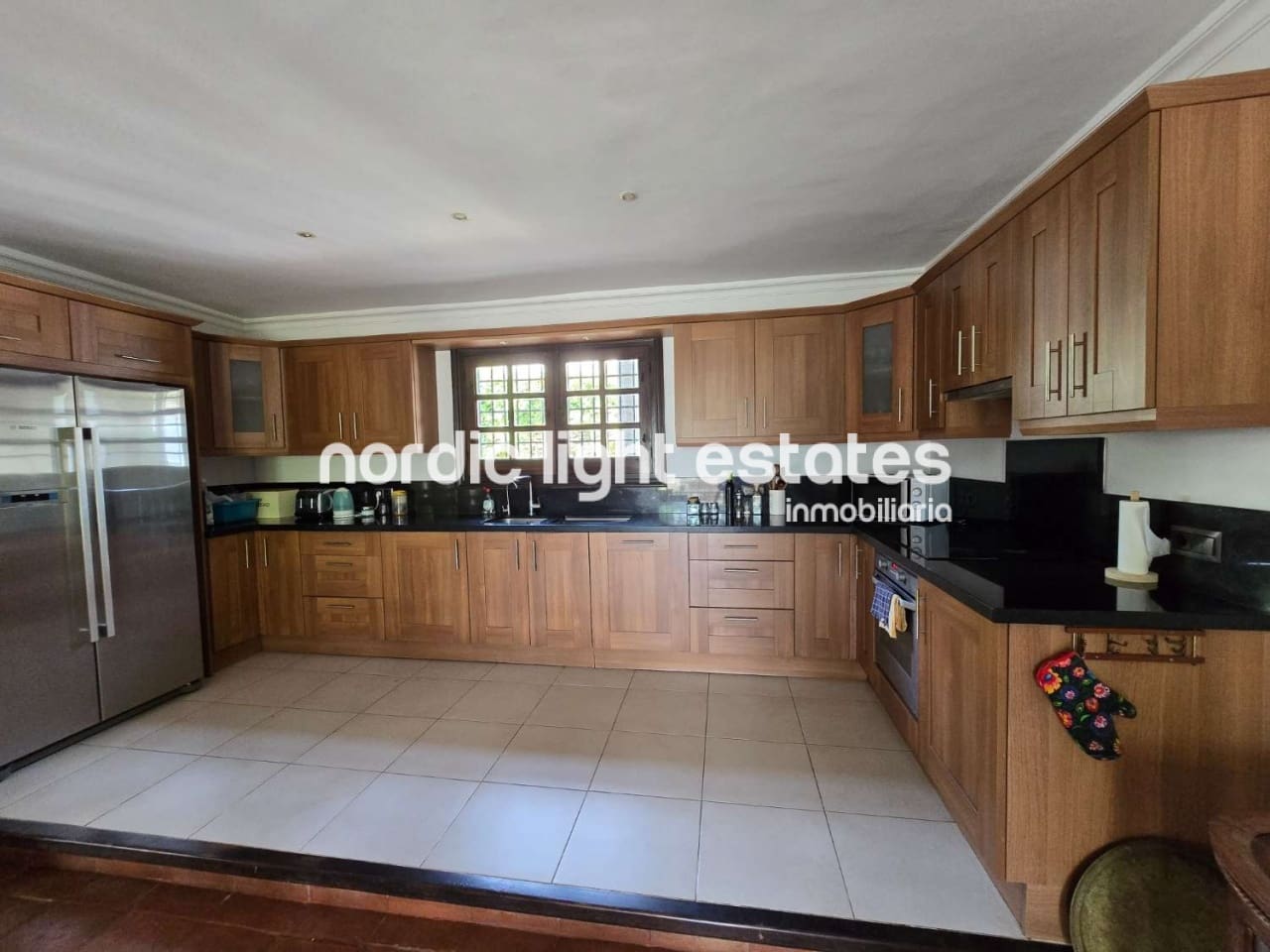 7 sypialnia Willa na sprzedaż w Torrox z basenem garażem - 880 000 € (Ref: 9175323)