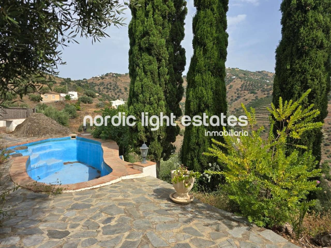 7 sypialnia Willa na sprzedaż w Torrox z basenem garażem - 880 000 € (Ref: 9175323)