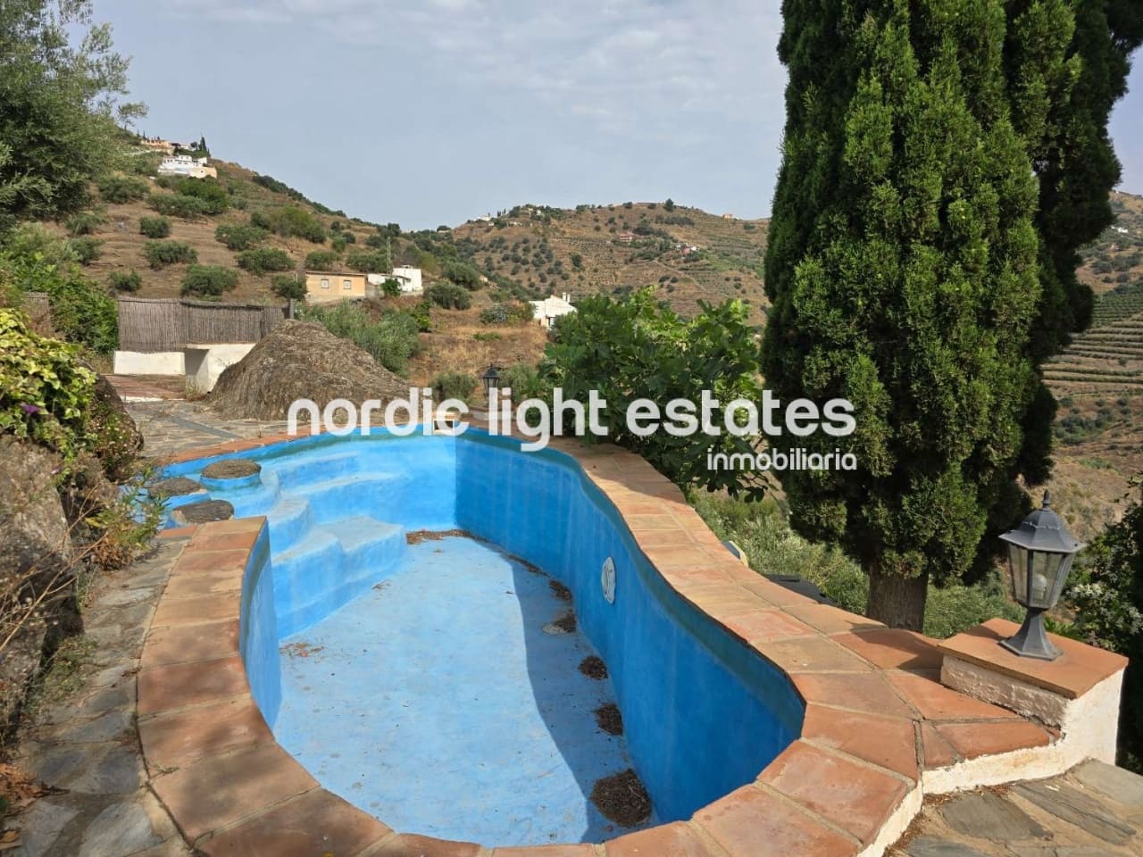 7 sypialnia Willa na sprzedaż w Torrox z basenem garażem - 880 000 € (Ref: 9175323)