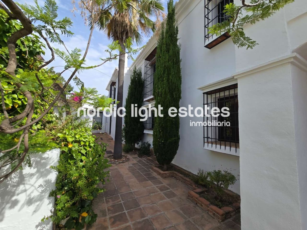 7 sypialnia Willa na sprzedaż w Torrox z basenem garażem - 880 000 € (Ref: 9175323)