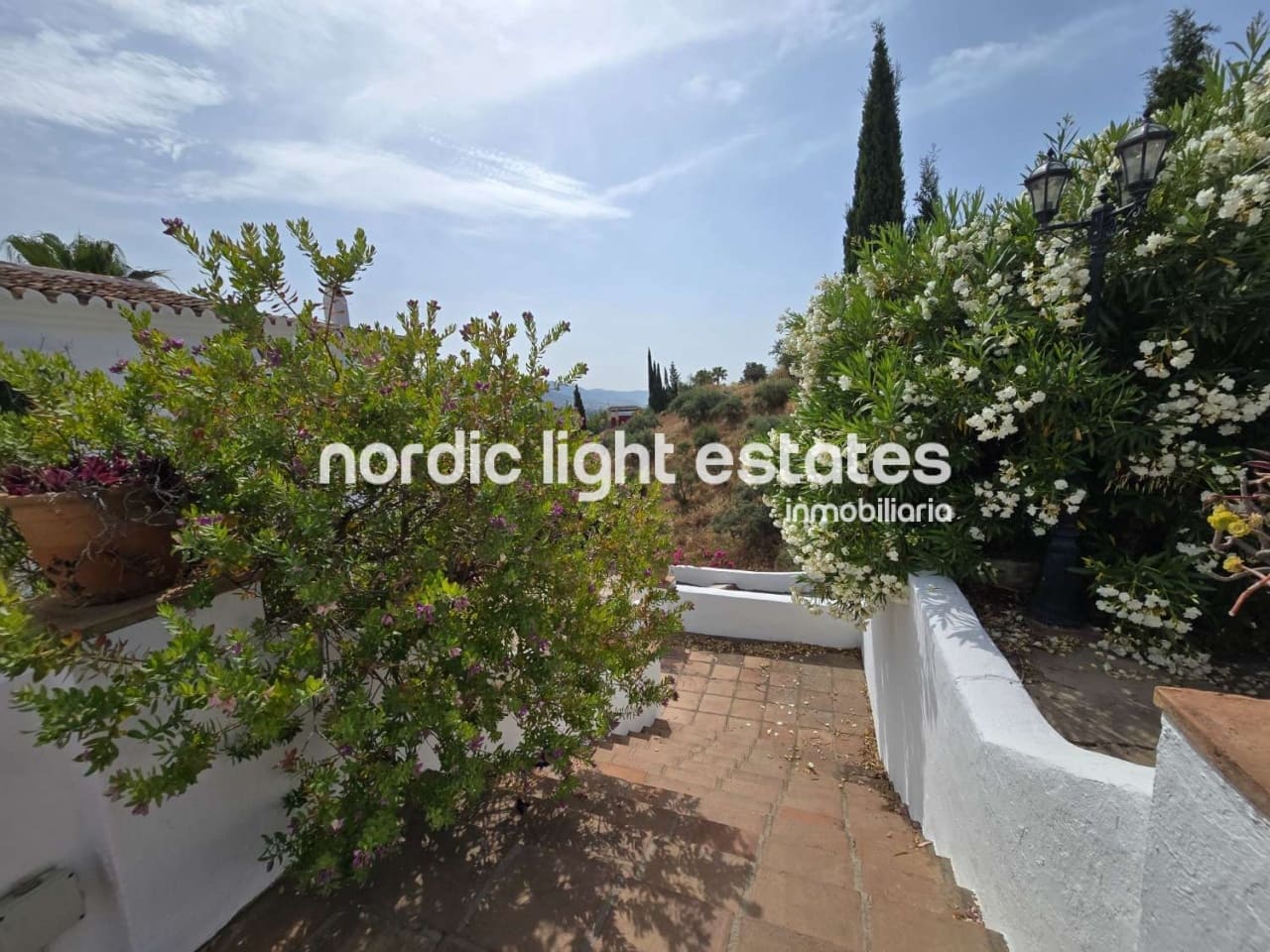 7 sypialnia Willa na sprzedaż w Torrox z basenem garażem - 880 000 € (Ref: 9175323)