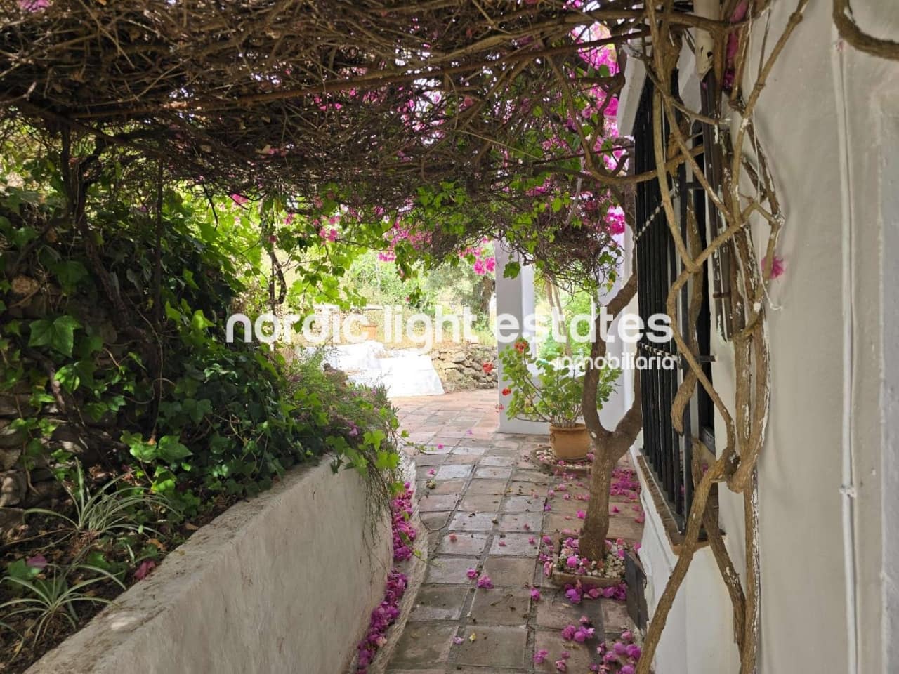 7 sypialnia Willa na sprzedaż w Torrox z basenem garażem - 880 000 € (Ref: 9175323)