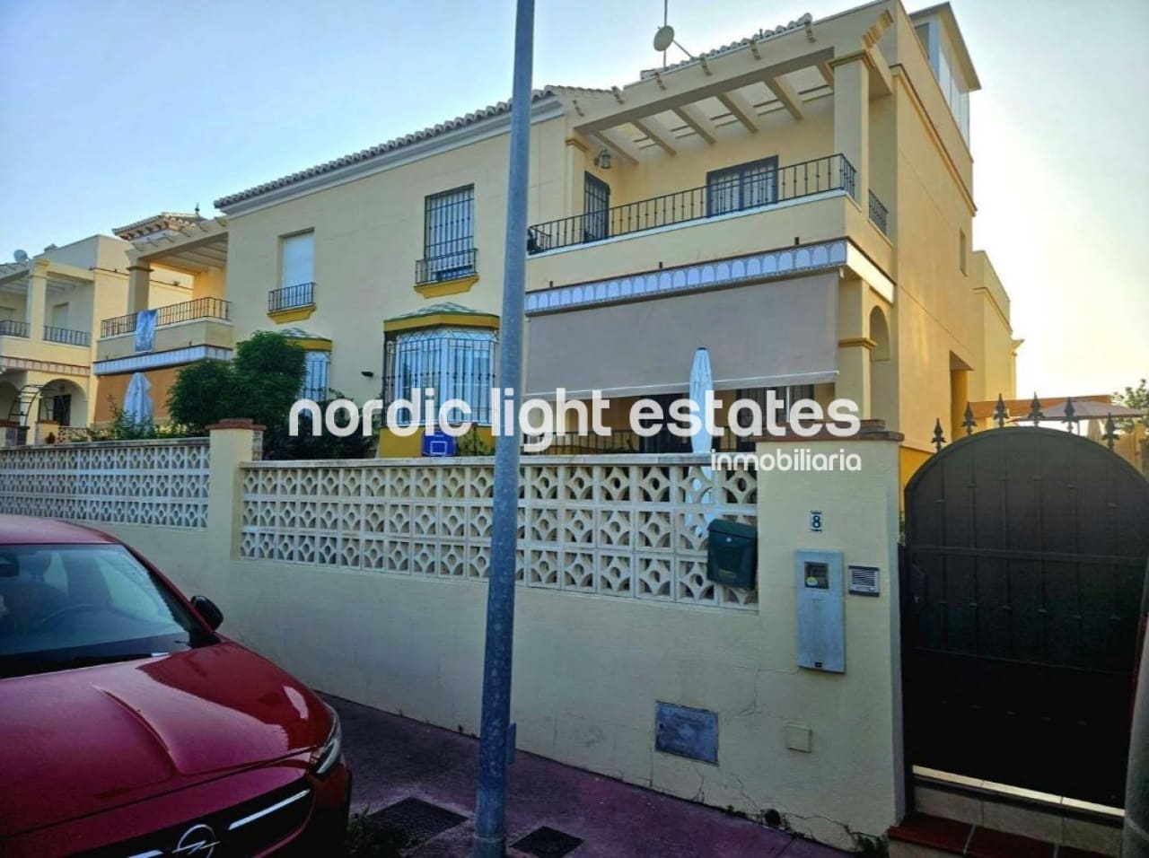 4 soveværelse Semi-Rækkehus til salg i Caleta de Velez med garage - € 550.000 (Ref: 9175764)