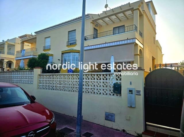 4 sovrum Semi-fristående Villa till salu i Caleta de Vélez, Vélez-Málaga med garage - 550 000 € (Ref: 9175764)