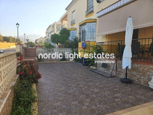 4 sovrum Semi-fristående Villa till salu i Caleta de Vélez, Vélez-Málaga med garage - 550 000 € (Ref: 9175764)