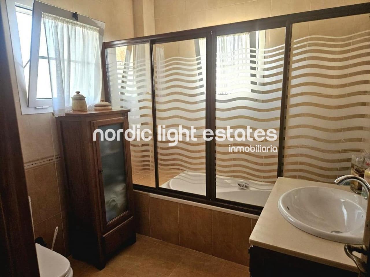 4 soveværelse Semi-Rækkehus til salg i Caleta de Velez med garage - € 550.000 (Ref: 9175764)